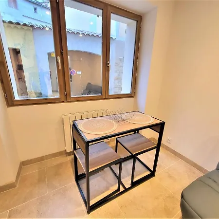 T2 Rdc Neuf/wifi/centre Village * Castellane